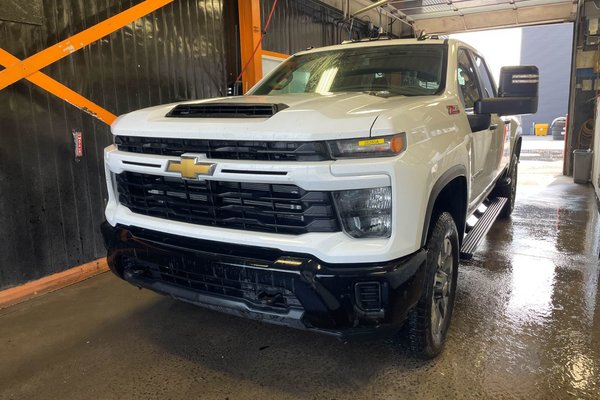 Silverado 2500HD CUSTOM CREW 4X4 DIESEL *BEDLINER* *PNBV 9900*