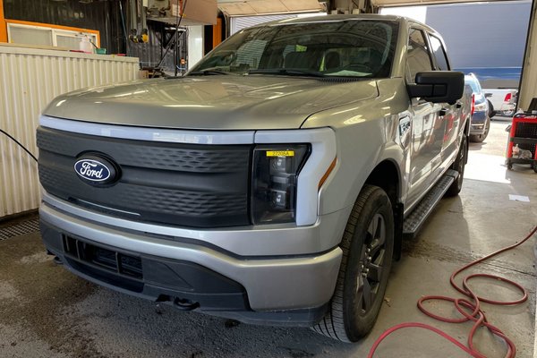 F-150 Lightning XLT CREW 4X4 *GR REMORQ MAX* CHARGEUR EMB. 9.6 KW