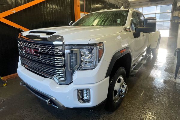 Sierra 3500HD DENALI CREW 4X4 V8 DIESEL *BOITE 8 PI.* TOIT NAV