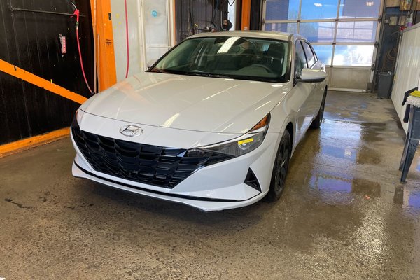 Elantra PREFERRED AUTO *TOIT* NAV SIÈGES CHAUFF CARPLAY