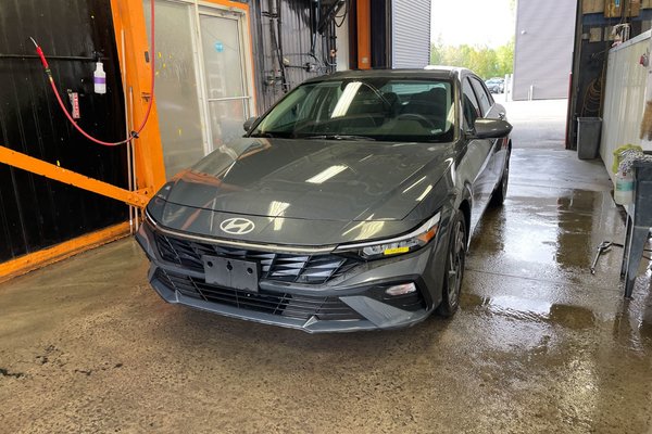 Elantra PREFERRED AUTO *TOIT* NAV SIÈGES CHAUFF CARPLAY
