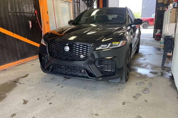 F-PACE P575 SVR EDITION AWD V8 *TOIT* NAV SIÈGES VENTIL