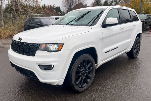 Grand Cherokee ALTITUDE 4X4 *TOIT* NAV *SIEGES CHAUF* GR. REMORQ