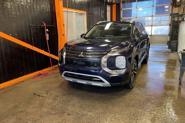Outlander SE AWD *TOIT* NAV SIÈGES CHAUF HAYON ELEC 7 PLACES