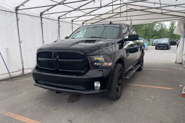 1500 Classic NIGHT EDITION CREW V6 4X4 *CARPLAY* BEDLINER *USB
