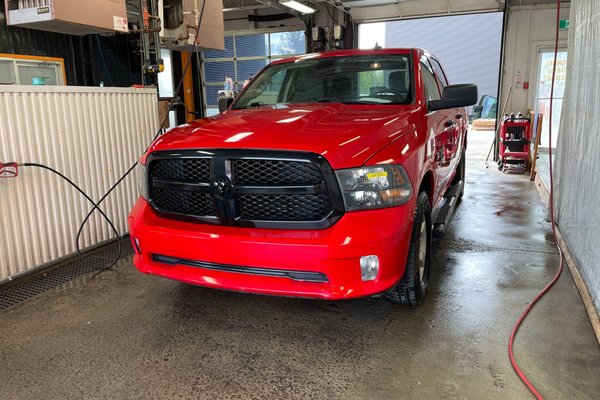 1500 Classic NIGHT EDITION CREW 4X4 V8 *CARPLAY* BLUETOOTH USB