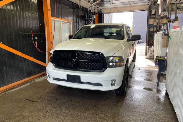 1500 Classic NIGHT EDITION 4X4 *CARPLAY* BLUETOOTH USB