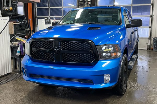 1500 Classic NIGHT EDITION CREW 4X4 V8 *BEDLINER* CARPLAY USB