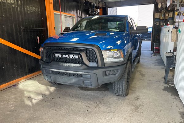 1500 Classic WARLOCK CREW 4X4 V8 *TOIT* NAV CARPLAY RATIO 3.92