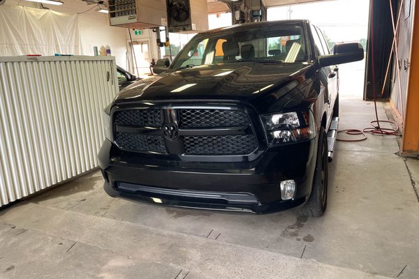 1500 Classic NIGHT CREW 4X4 V8 *SIÈGES CHAUFF* CARPLAY 3.92