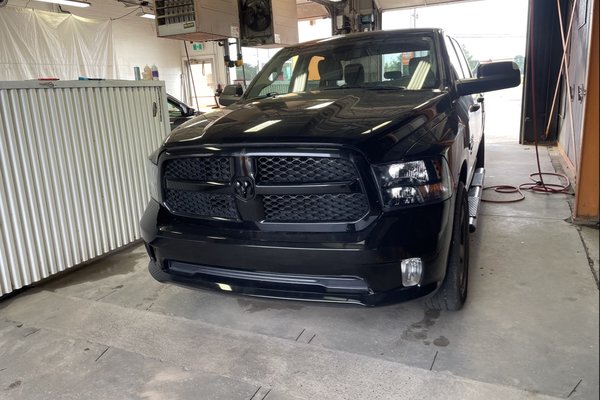 1500 Classic NIGHT CREW 4X4 V8 *SIÈGES CHAUFF* CARPLAY 3.92