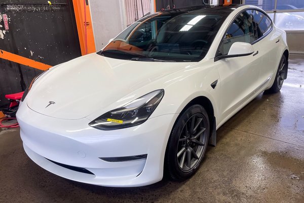 MODEL 3 STANDARD PLUS *TOIT VITRÉ* POMPE CHAUFF NAV CUIR