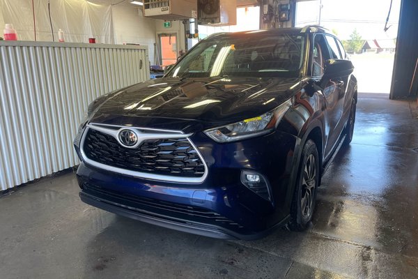 Highlander XLE AWD *TOIT* SIÈGES CHAUFF 7 PLACES HAYON ELECT