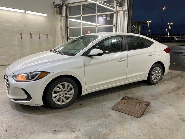 Hyundai Elantra LE, AUT, BAS KM, AIR 2017