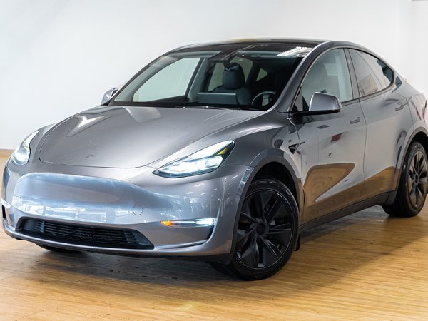 Tesla Model Y ** LONG RANGE ** 2024