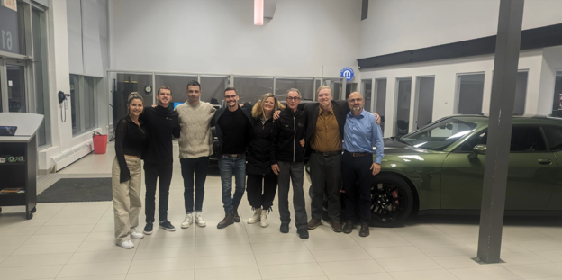 A warm and professional team at Élite Chrysler!