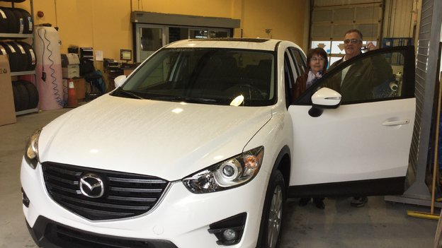 Chambly Mazda félicite Mme Liliane Fredette et M. Jean Perrotte pour l'acquisition de leur nouvelle Mazda CX5 et les remercient pour leur confiance.