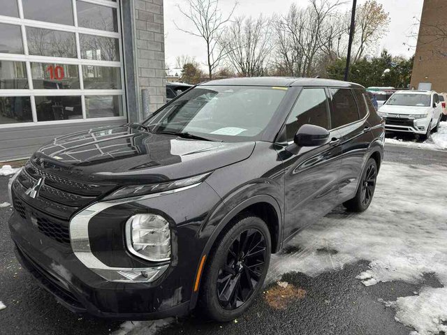 2023 Mitsubishi Outlander NOIR S-AWC Toit Pano Cuir Bancs Chauffants Boss-2