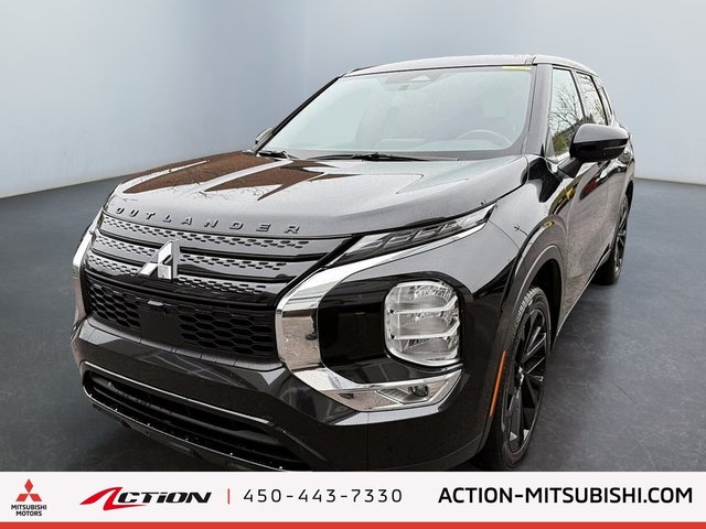 2023 Mitsubishi Outlander NOIR S-AWC Toit Pano Cuir Bancs Chauffants Boss-0