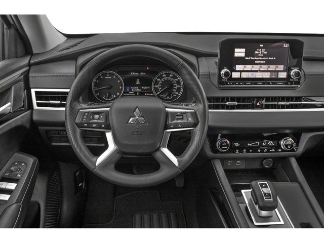 2024 Mitsubishi Outlander LE-3