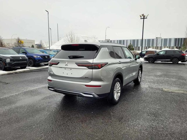2026 Mitsubishi Outlander SE S-AWC-4