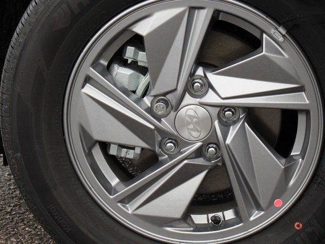 2026 Hyundai Elantra Essential-7