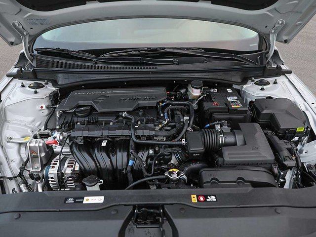 2026 Hyundai Elantra Essential-5