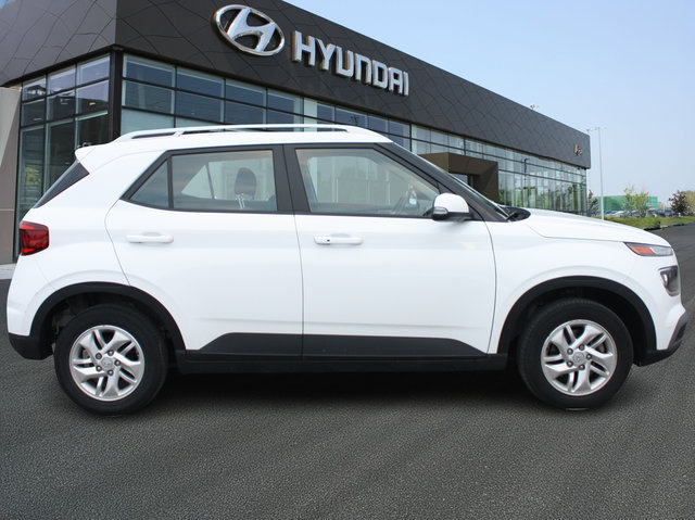 2023 Hyundai Venue Preferred-3