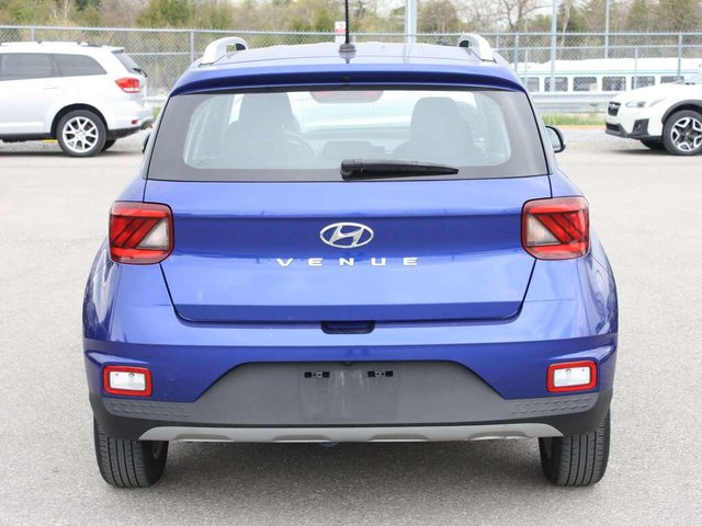2023 Hyundai Venue Preferred-4