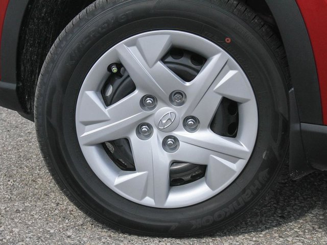 2025 Hyundai VENUE Essential Two-tone-7