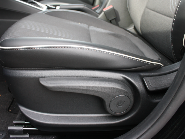 2025 Hyundai VENUE Ultimate - Black interior-7