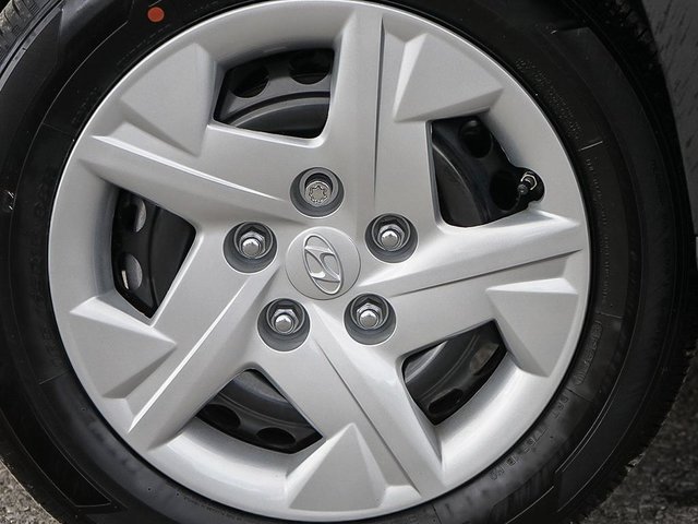 2026 Hyundai Venue Essential-7