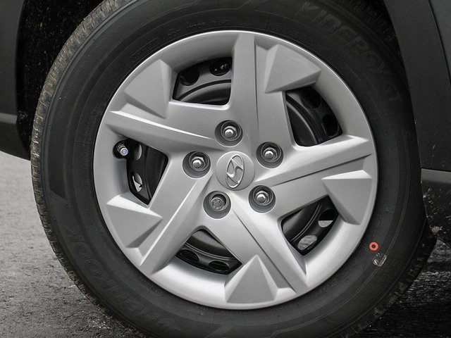 2026 Hyundai Venue Essential-7