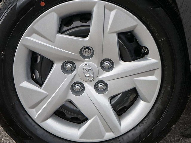 2026 Hyundai Venue Essential-7