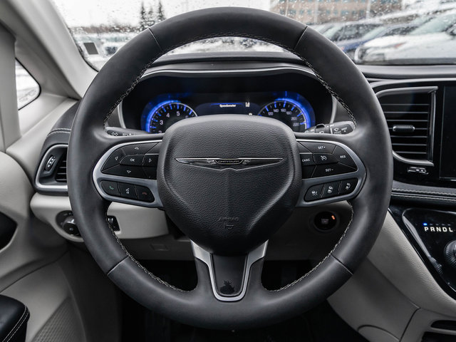 2023 Chrysler Pacifica Touring-L-7