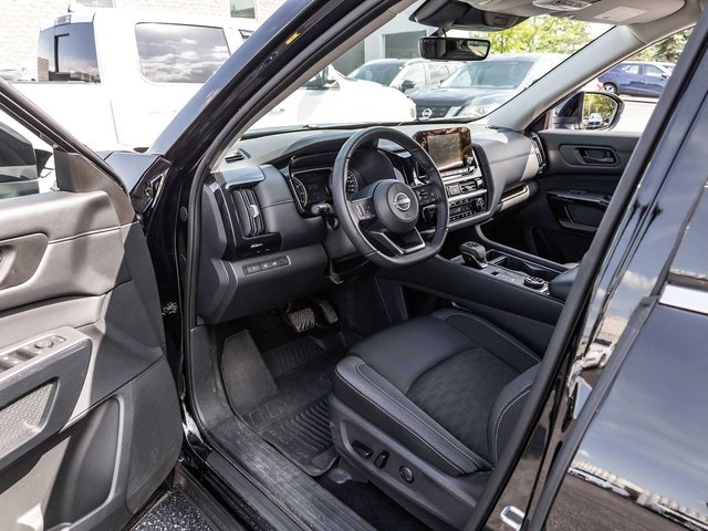 2024 Nissan Pathfinder SV-7