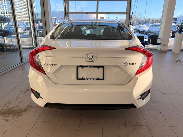 Honda Civic Sedan LX 2017-4