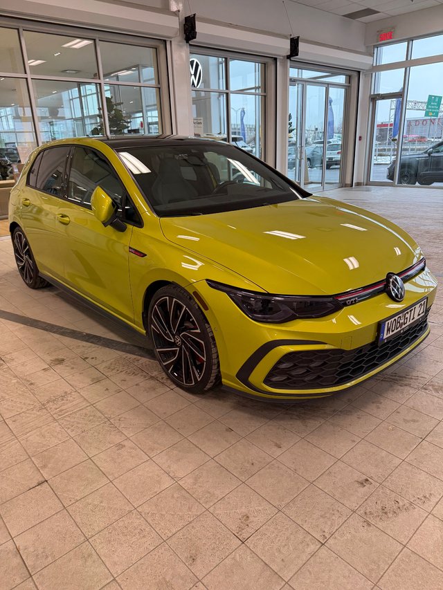 2022 Volkswagen Golf GTI Performance-1
