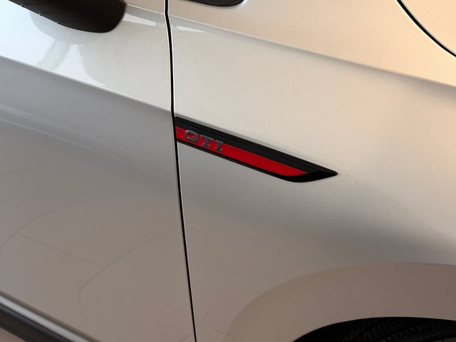 Volkswagen Golf GTI Autobahn 2023-6