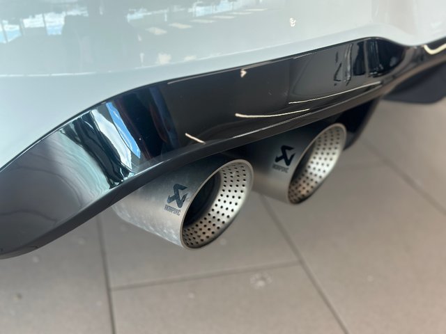 2025 Volkswagen Golf R Black Edition-6