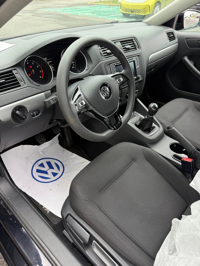 2016 Volkswagen Jetta Sedan Trendline-2