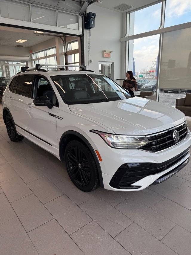 2022 Volkswagen Tiguan Comfortline R-Line Black Edition-1