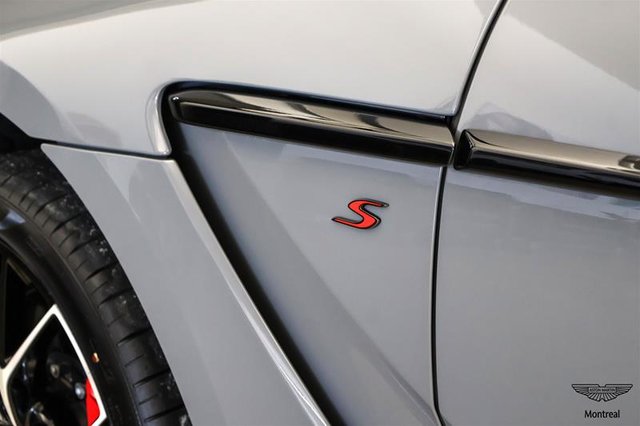 2026 Aston Martin DBX S S-4