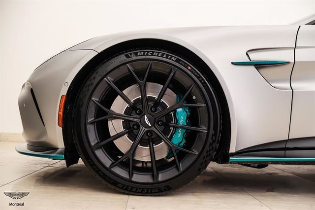 2026 Aston Martin Vantage Roadster-3