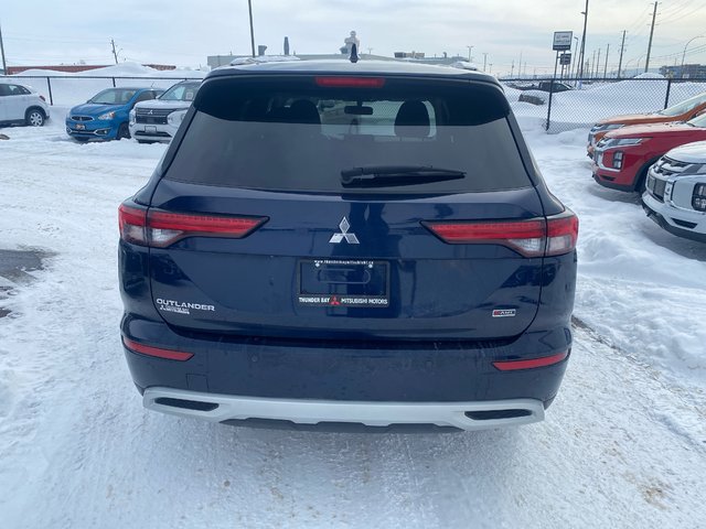 2022 Mitsubishi Outlander SE-4
