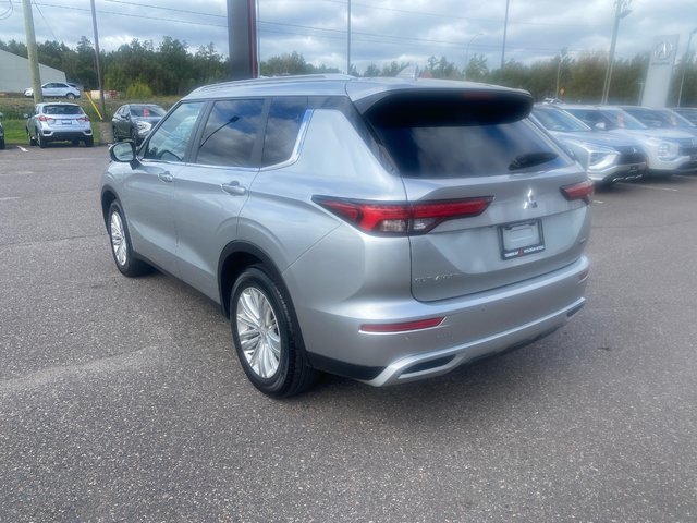 Mitsubishi Outlander LE 2024-5