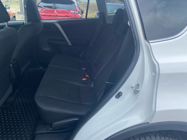 Toyota RAV4 LE 2018-5