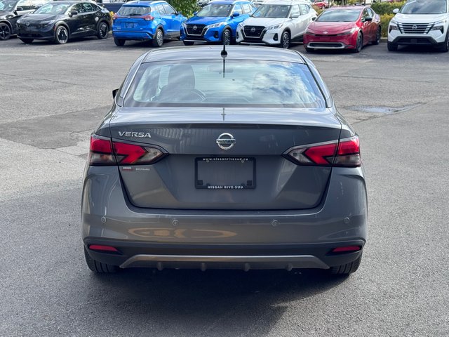 Nissan Versa S 2022-5