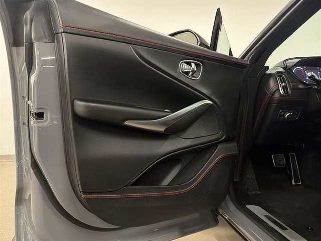Aston Martin DBX  2021-6