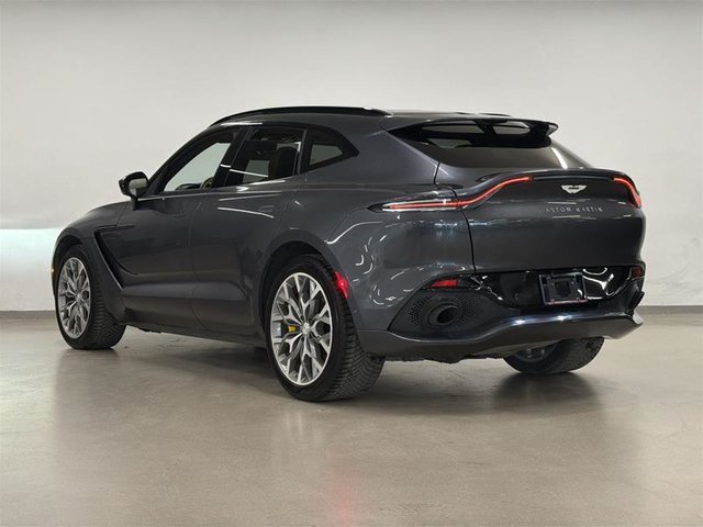 Aston Martin DBX  2023-4